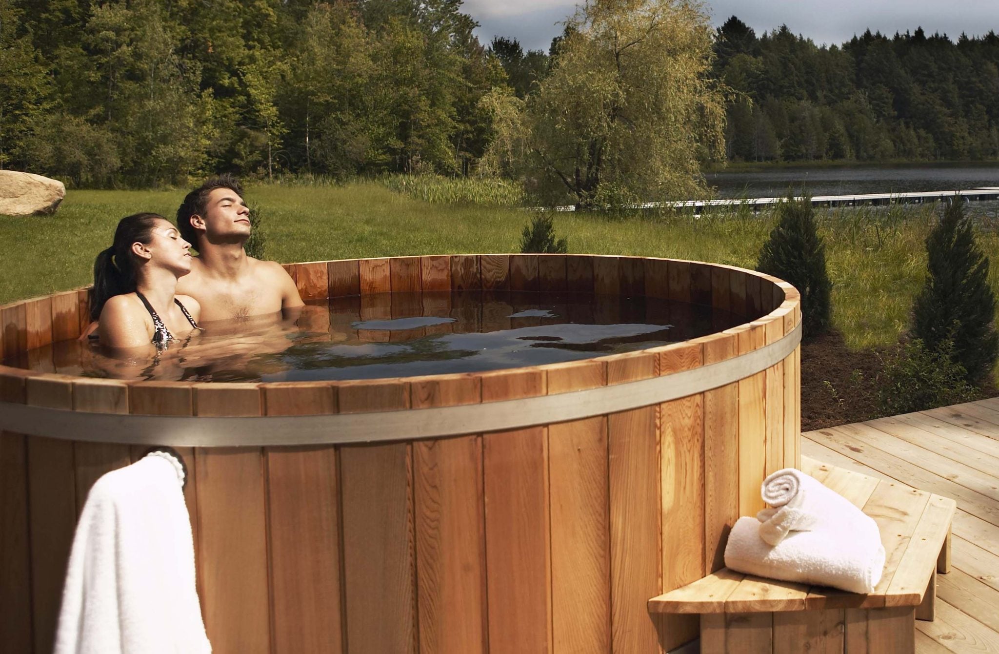 Enjoy the Best of Both Worlds with a Cedar Hot Tub That Heats and Cools