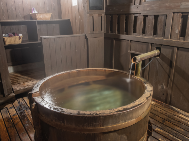 cedar hot tub