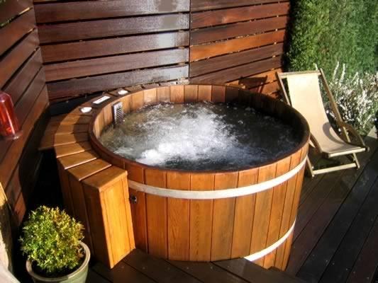 Round Hot Tubs - Northern Lights Cedar Tubs